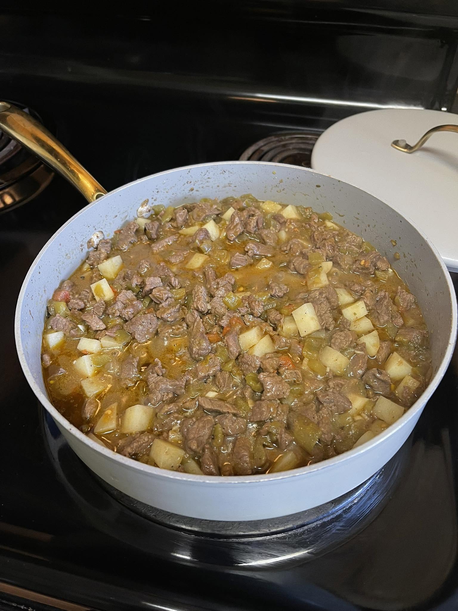Carne con Chile y Papas